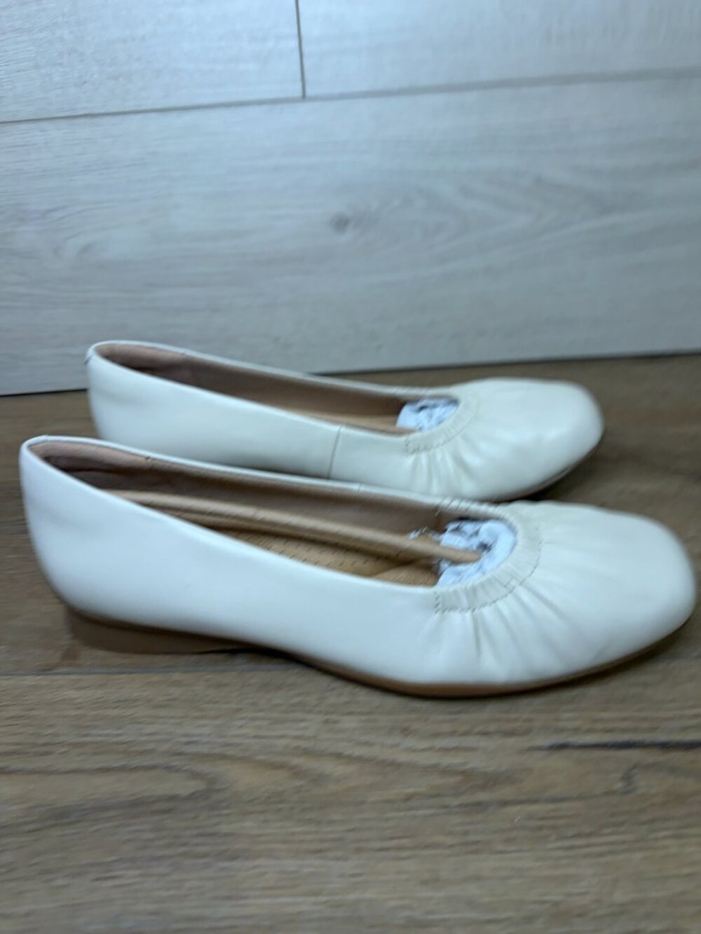 Clarks Collection Women's Jazmynn Lo Cream Leather 9.5M